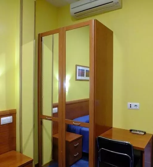 ペンション Hostal Los Claveles