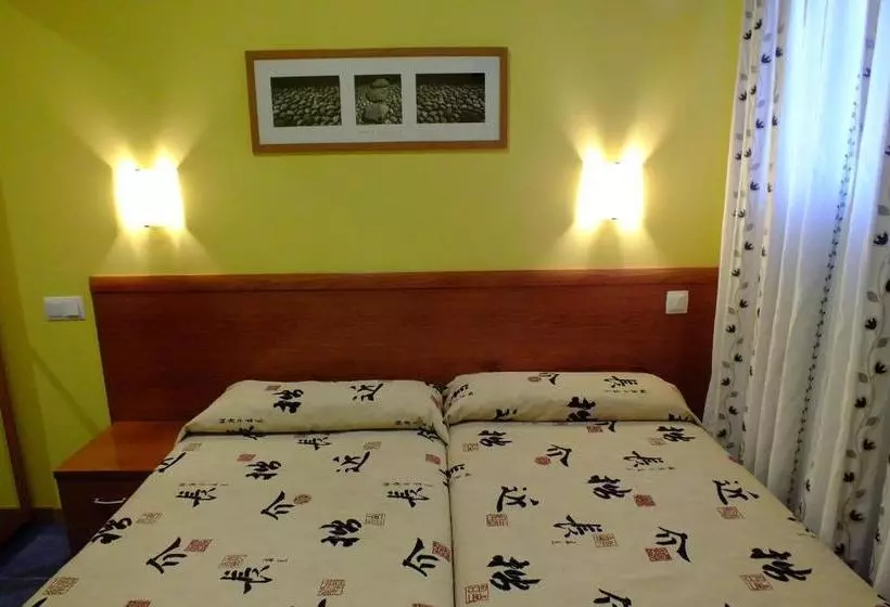 ペンション Hostal Los Claveles