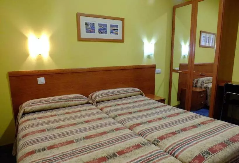 ペンション Hostal Los Claveles