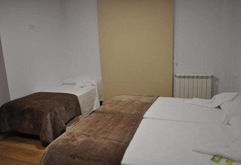 پانسیون Pons Minea