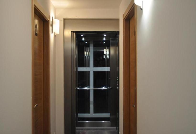 پانسیون Pons Minea