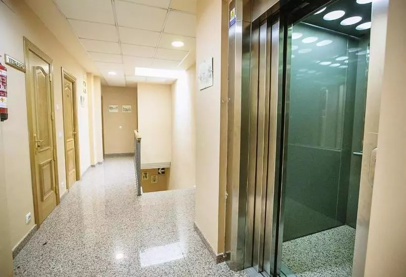 Retkeilymaja Hospedería Puerta De La Catedral