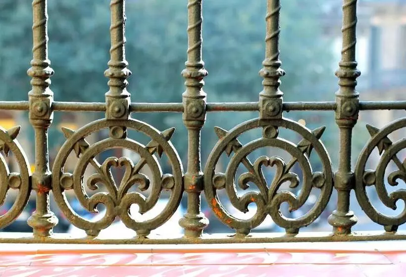 پانسیون Hostal Eixample