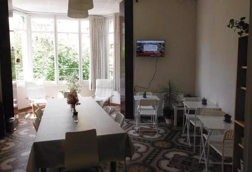 پانسیون Hostal Eixample
