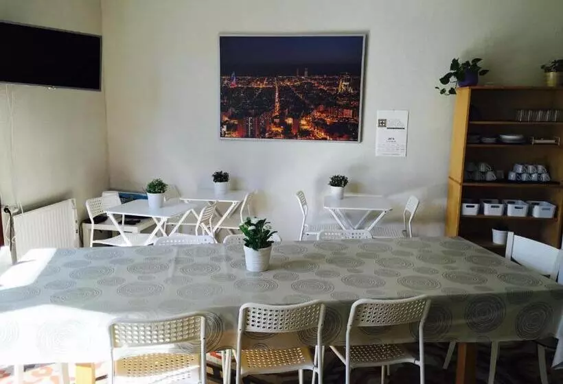 پانسیون Hostal Eixample