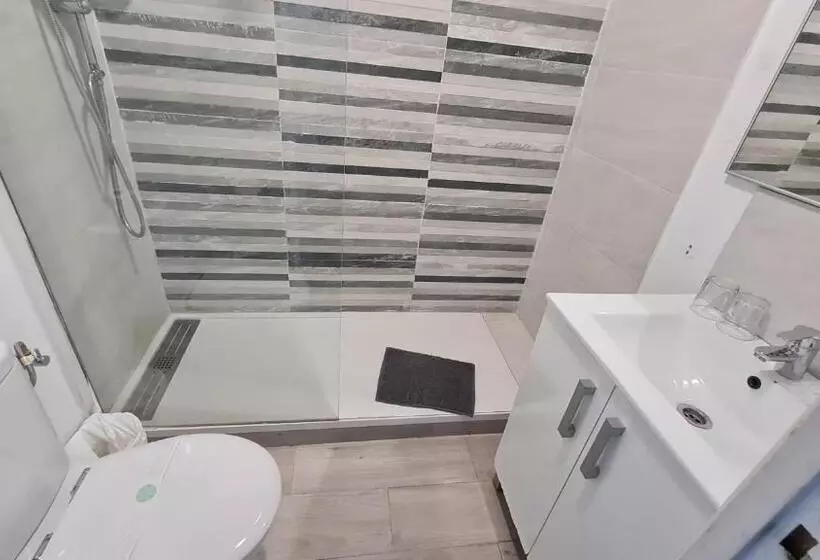 پانسیون Hostal Eixample