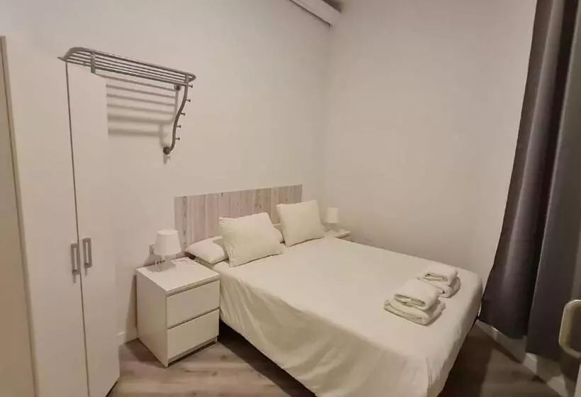 پانسیون Hostal Eixample