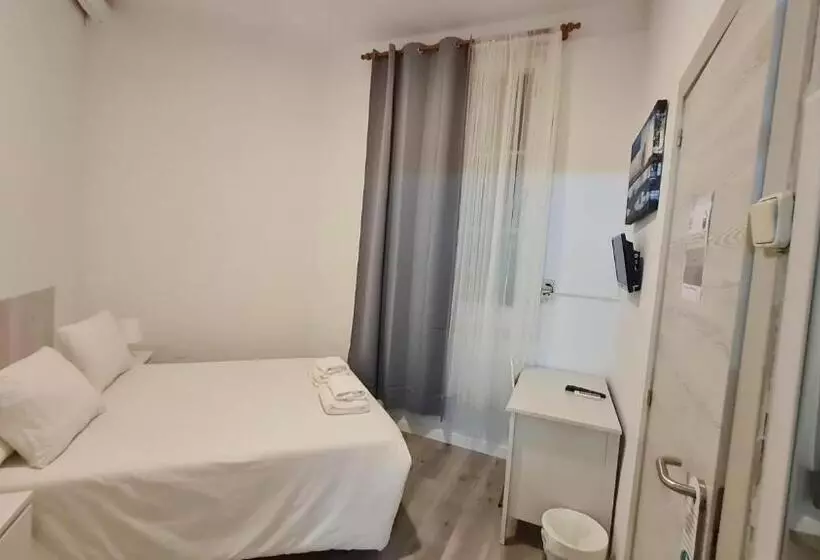 پانسیون Hostal Eixample