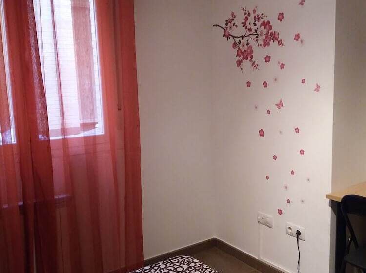 پانسیون Hostal La Catedral