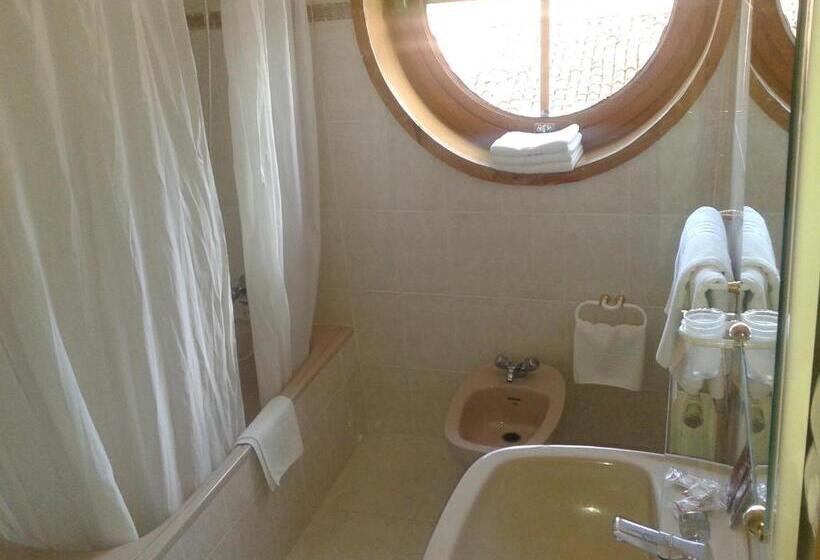 بنسيون Hostal Les Bedules