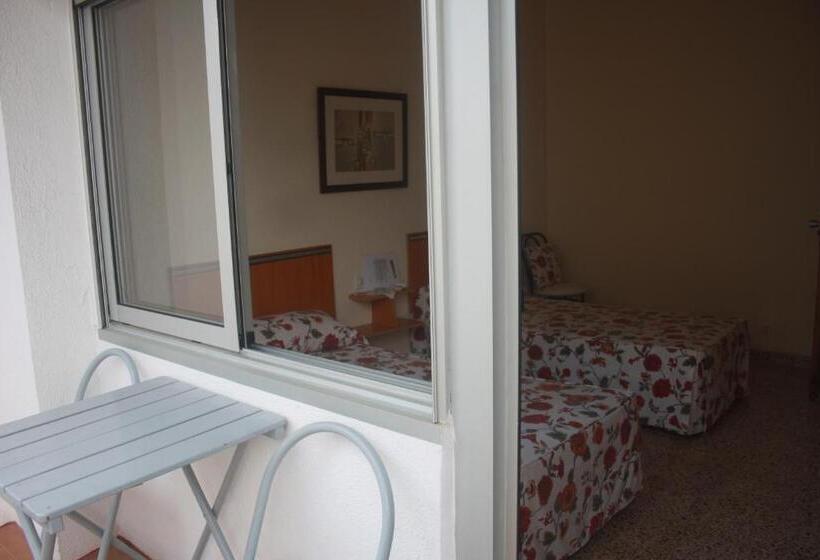 پانسیون Hostal Torre Mar