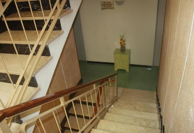 پانسیون Hostal Torre Mar