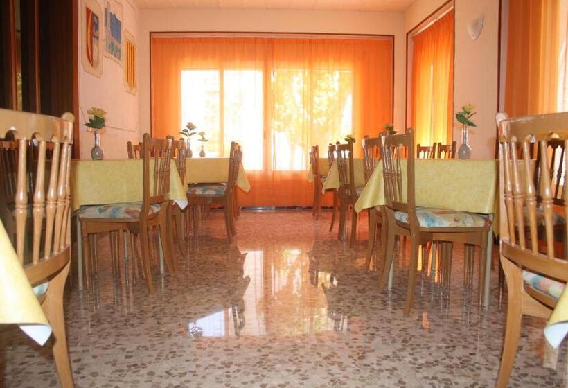 پانسیون Hostal Torre Mar