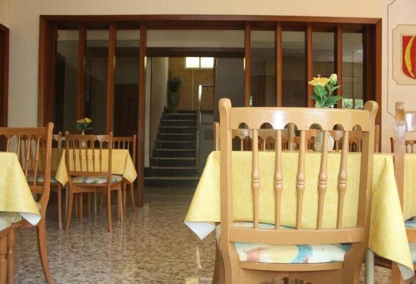 پانسیون Hostal Torre Mar