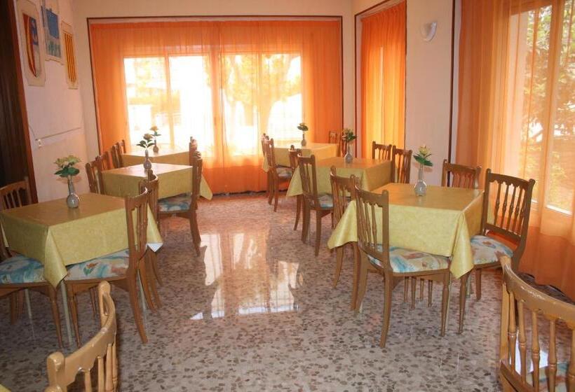 پانسیون Hostal Torre Mar