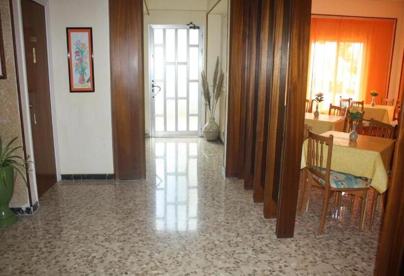 پانسیون Hostal Torre Mar