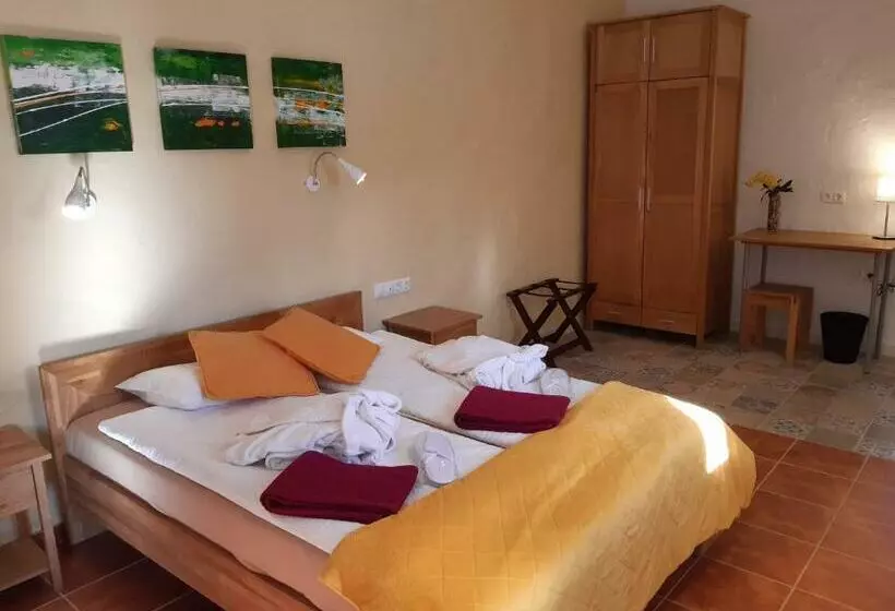 Majatalo Olivetum Colina