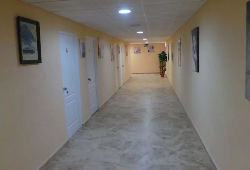 ホテル Restaurante Rural Cau Blanch