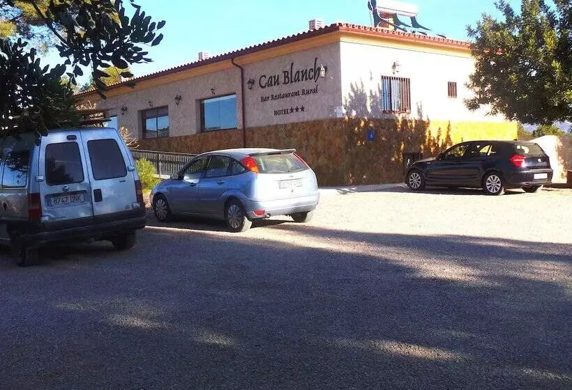 ホテル Restaurante Rural Cau Blanch