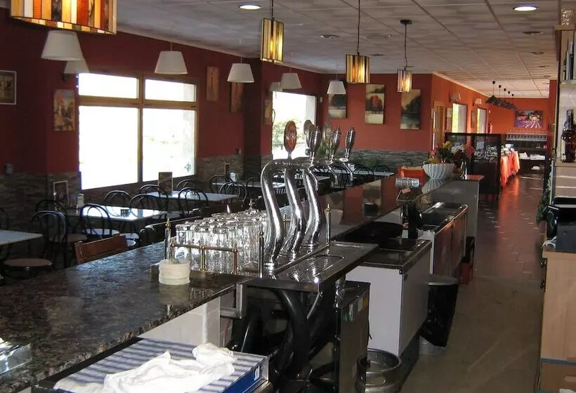 ホテル Restaurante Rural Cau Blanch