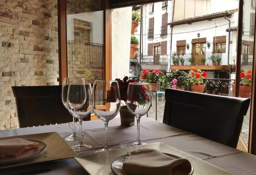 پانسیون Hostal Cerezo 2