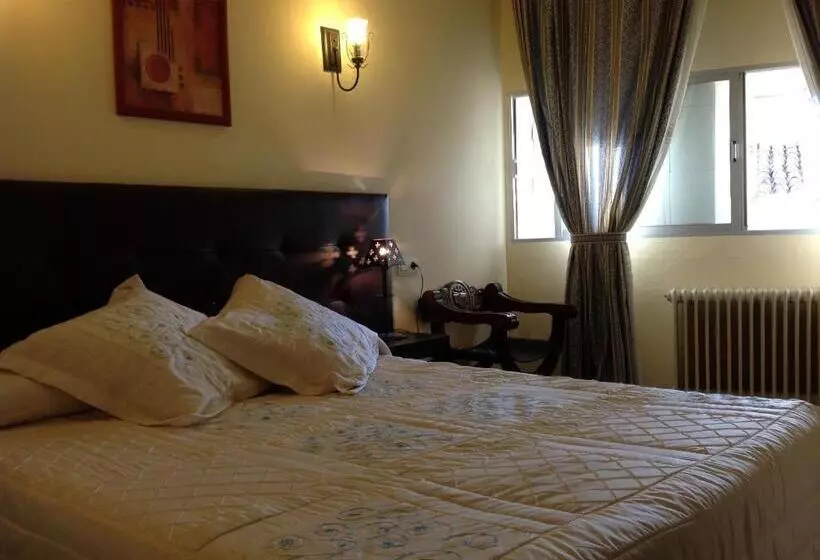 پانسیون Hostal Cerezo 2