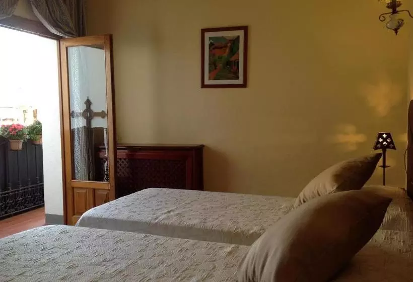 پانسیون Hostal Cerezo 2