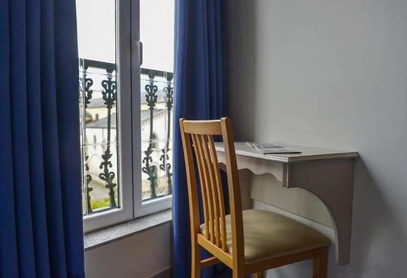 פנסיון Hostal Linares