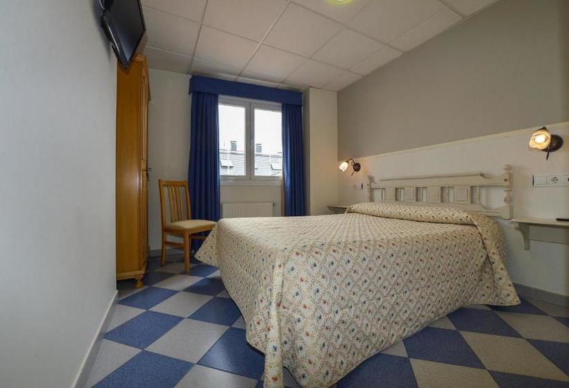 פנסיון Hostal Linares