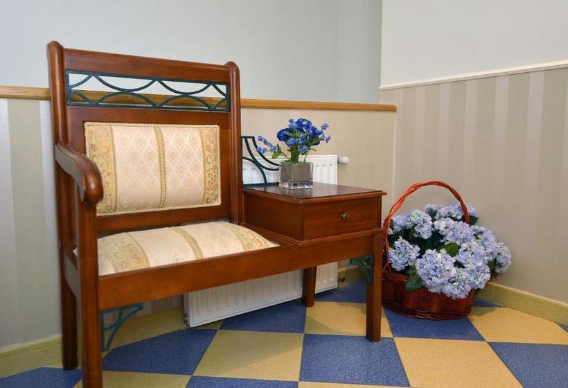 פנסיון Hostal Linares