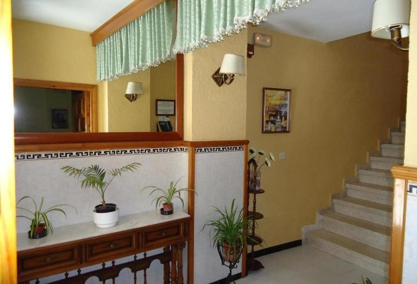 بنسيون Hostal Los Claveles