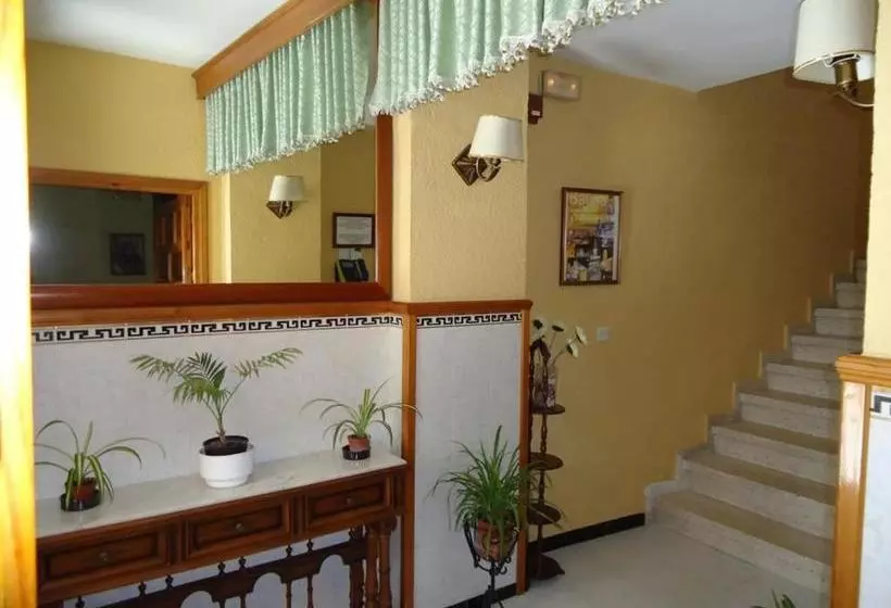 ペンション Hostal Los Claveles