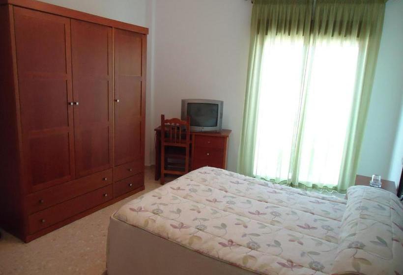 بنسيون Hostal Los Claveles