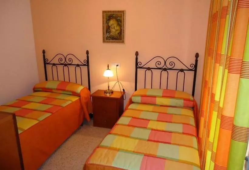 ペンション Hostal Los Claveles