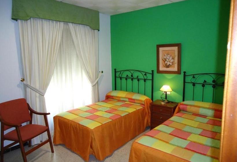 بنسيون Hostal Los Claveles