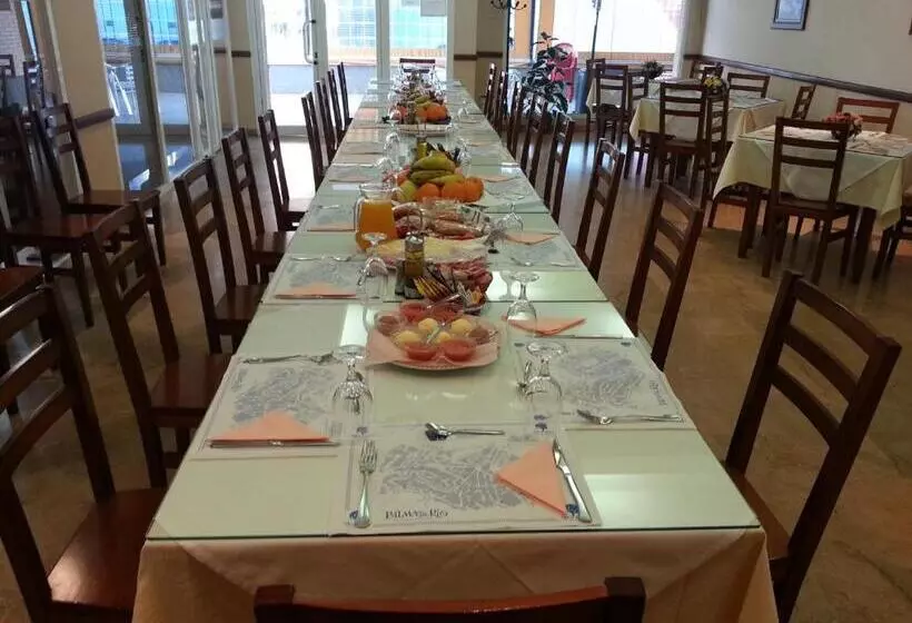 ペンション Hostal Restaurante Hermanos Zamora