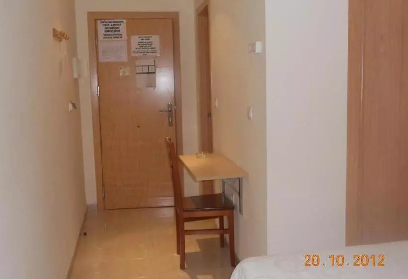 ペンション Hostal Restaurante Hermanos Zamora
