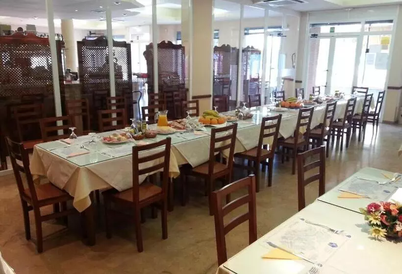 ペンション Hostal Restaurante Hermanos Zamora