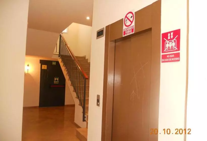 ペンション Hostal Restaurante Hermanos Zamora