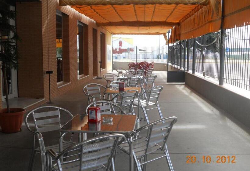 Пансион Hostal Restaurante Hermanos Zamora