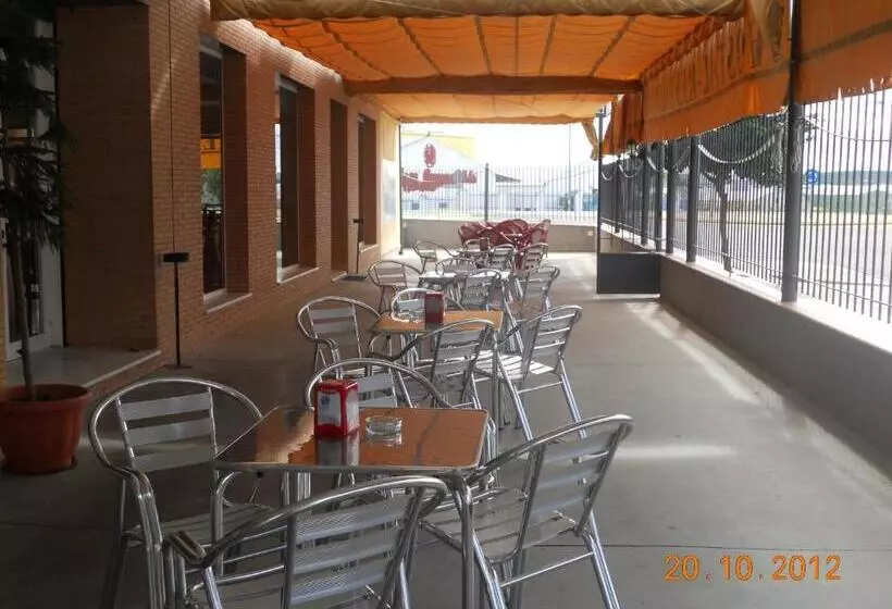 ペンション Hostal Restaurante Hermanos Zamora