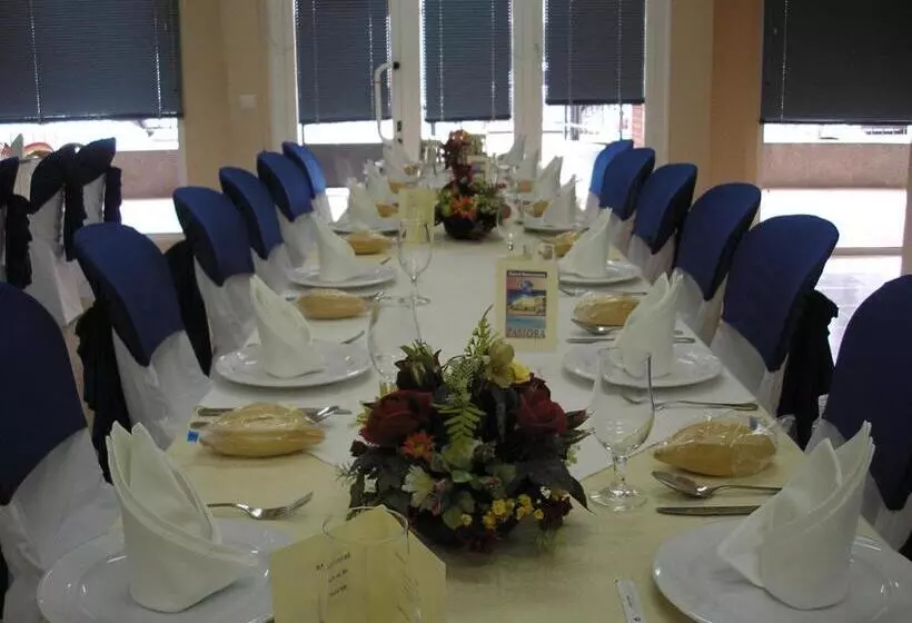 ペンション Hostal Restaurante Hermanos Zamora