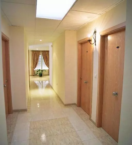 ペンション Hostal Restaurante Hermanos Zamora