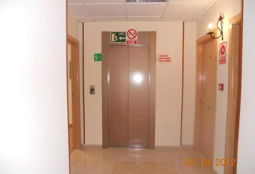 ペンション Hostal Restaurante Hermanos Zamora