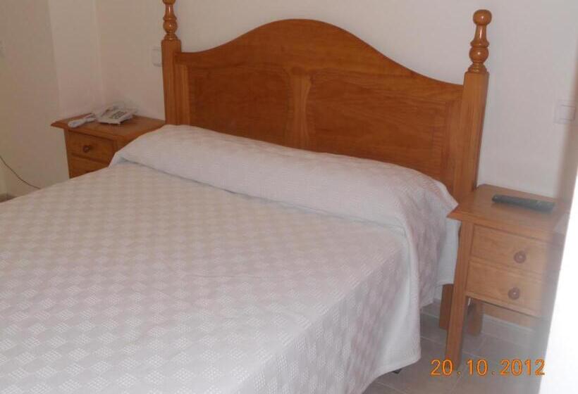 Пансион Hostal Restaurante Hermanos Zamora