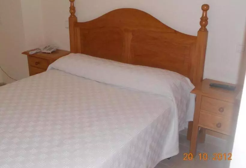 ペンション Hostal Restaurante Hermanos Zamora