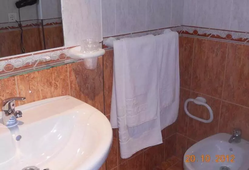 ペンション Hostal Restaurante Hermanos Zamora