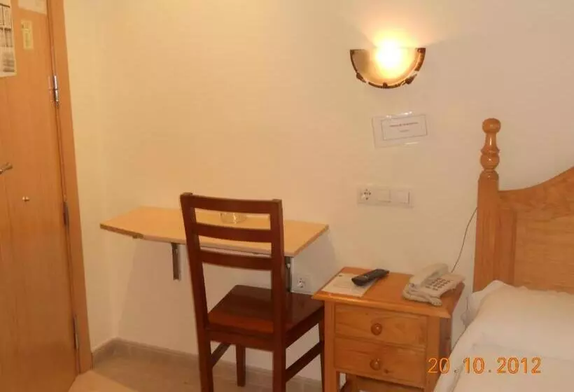ペンション Hostal Restaurante Hermanos Zamora