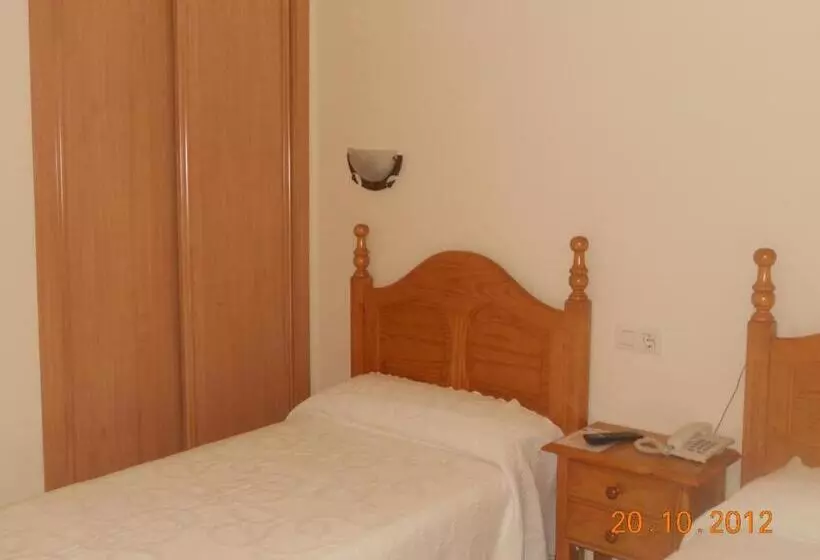 ペンション Hostal Restaurante Hermanos Zamora