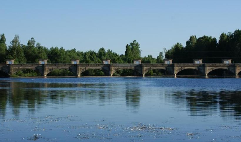 بنسيون Hostal Salones Victoria